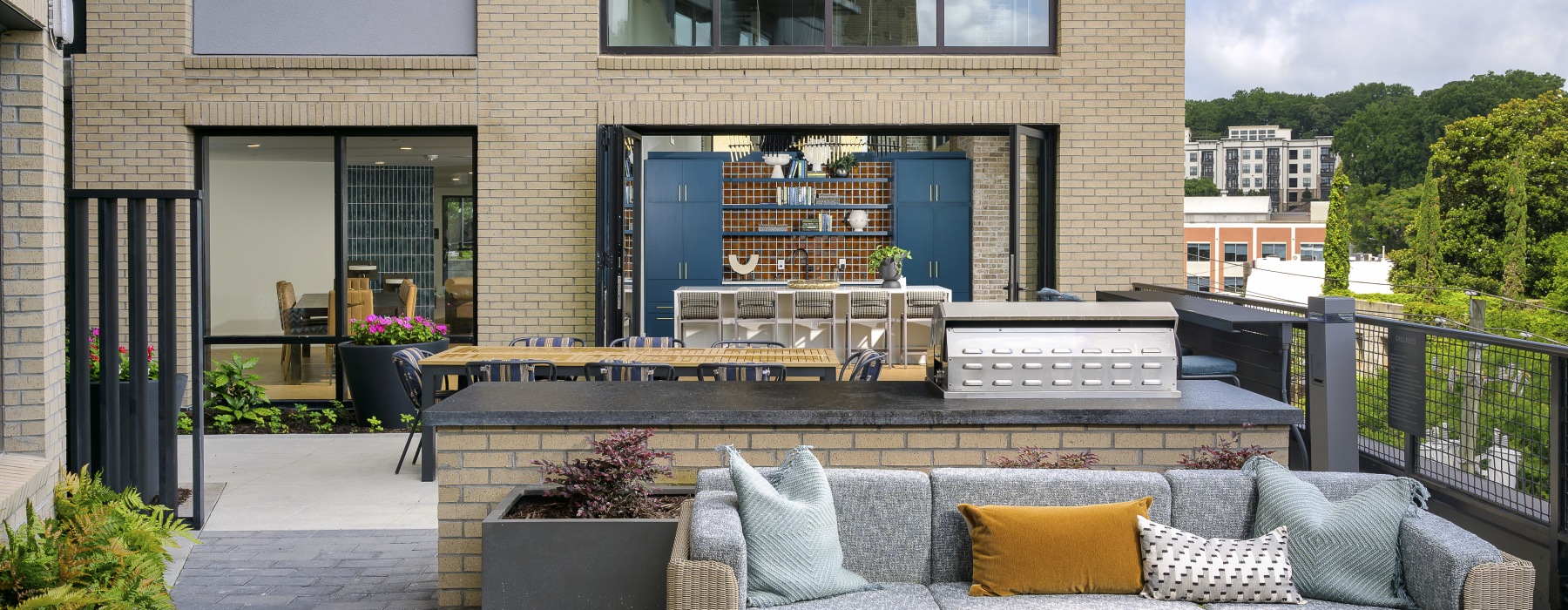 Rooftop Lounge & Pool