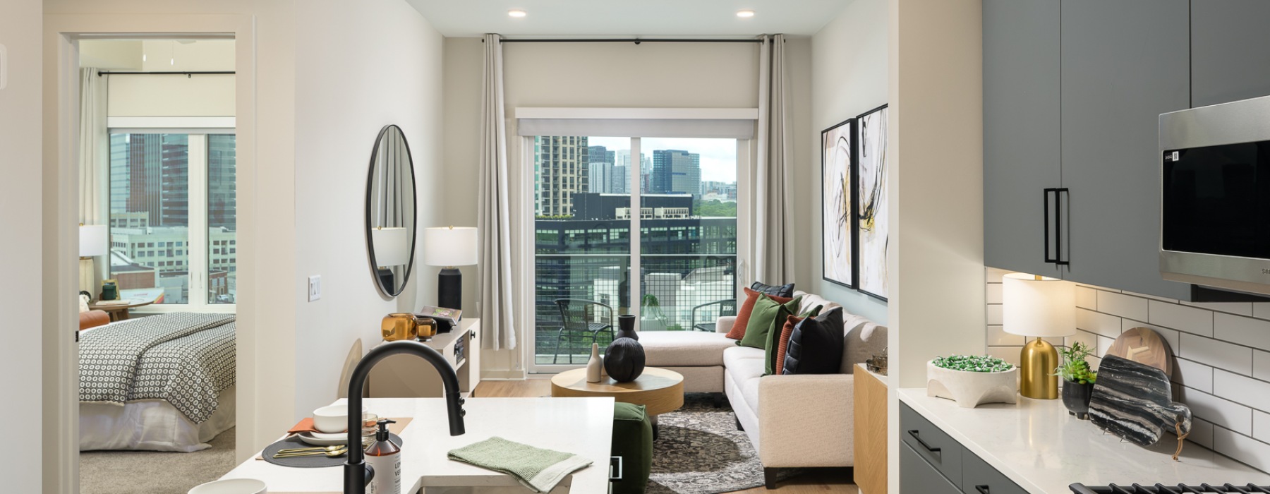 Minimalist vs. Maximalist 